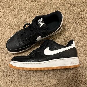Men’s black Nike Air Force 1